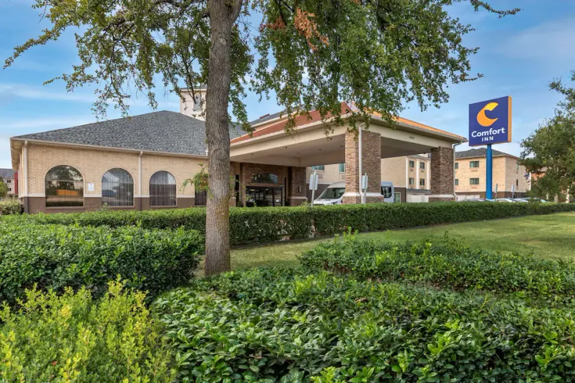 Comfort Inn DFW Airport North - Image 1