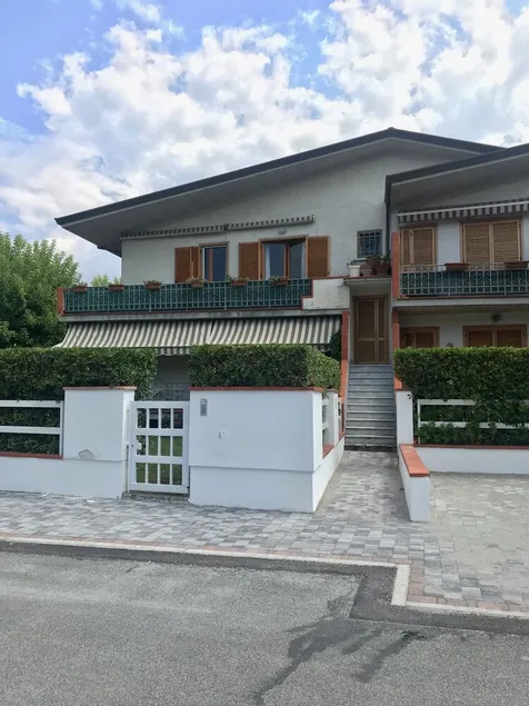 Forte Dei Marmi Apartment - Image 1