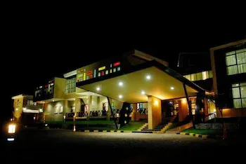 Snowcrest Hotel - Image 1