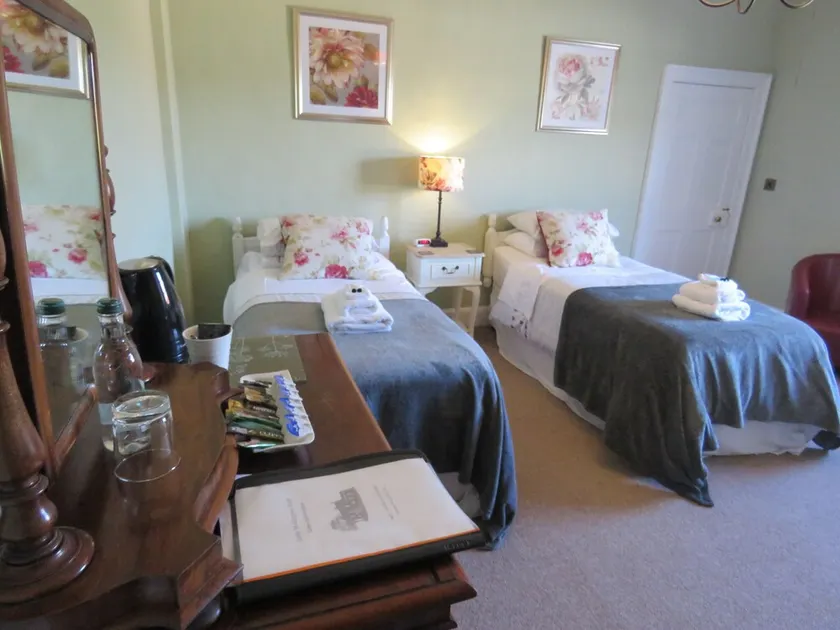 Little Mollington Hall - Image 1