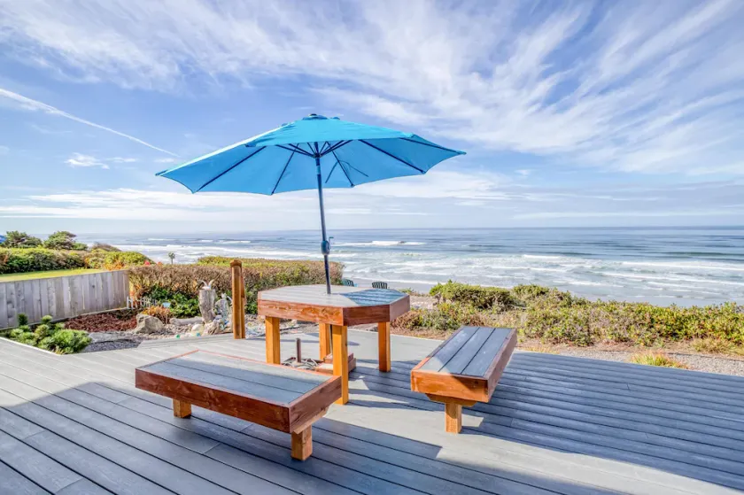 The Ocean Lounge - Image 1
