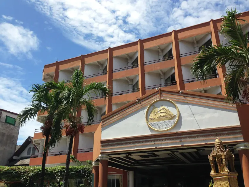 Skaw Beach Hotel - Image 1