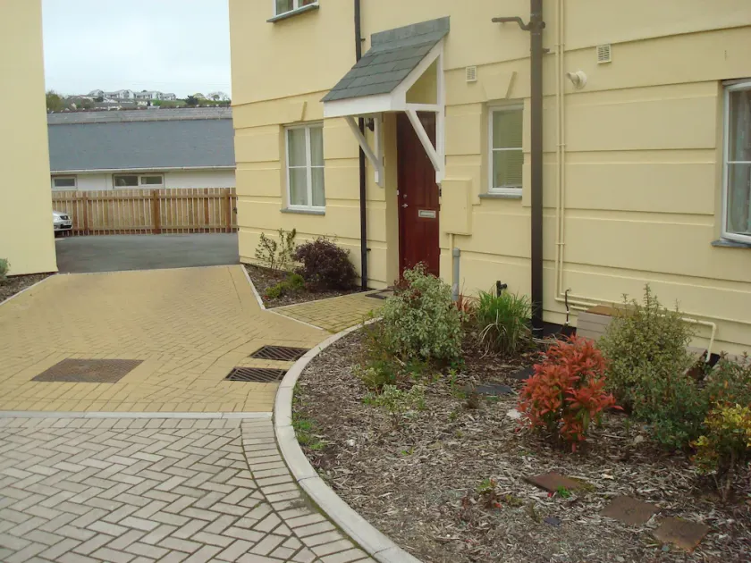 Riverside Apartment - Image 1
