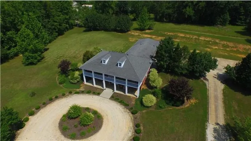 Country Music Bed & Breakfast - Image 1
