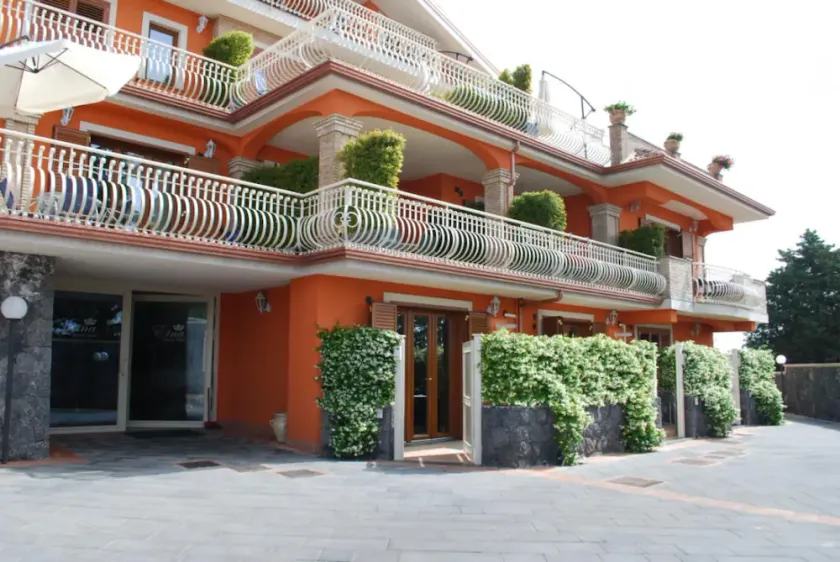 Etna Royal View - Mansarda Luxury Suite - Image 1