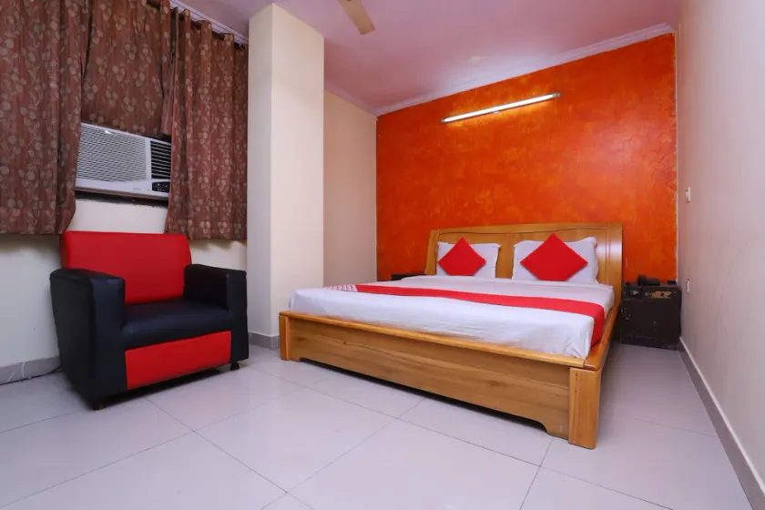 OYO 37773 Hotel J Joy - Image 1