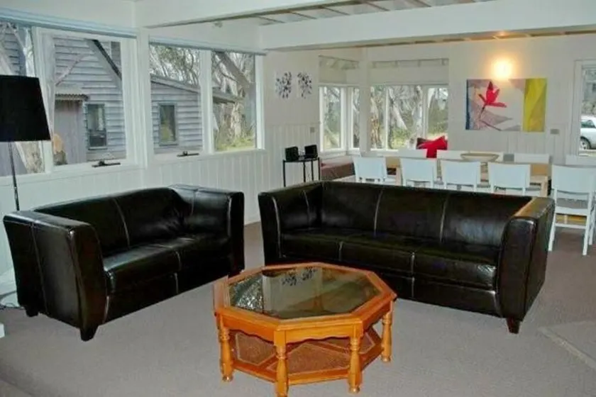White Mountain Lodge - Image 1
