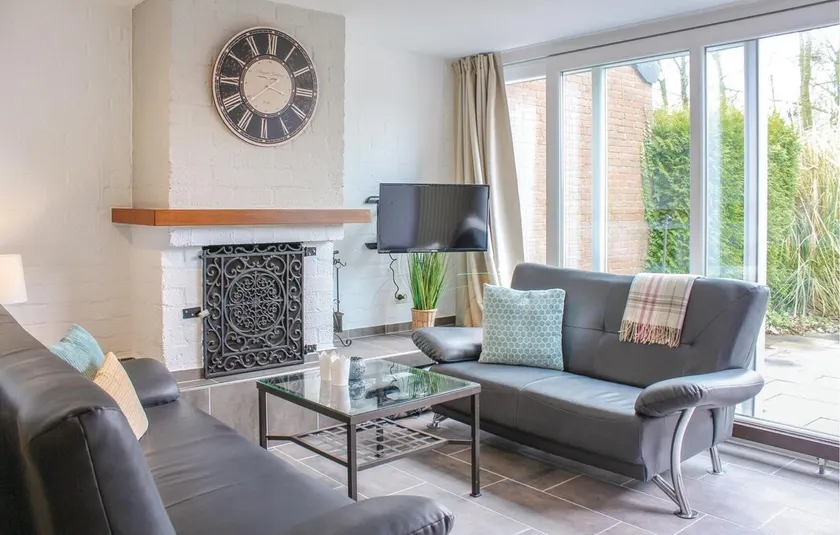 Beautiful Home In Bruinisse With Wifi - Image 1