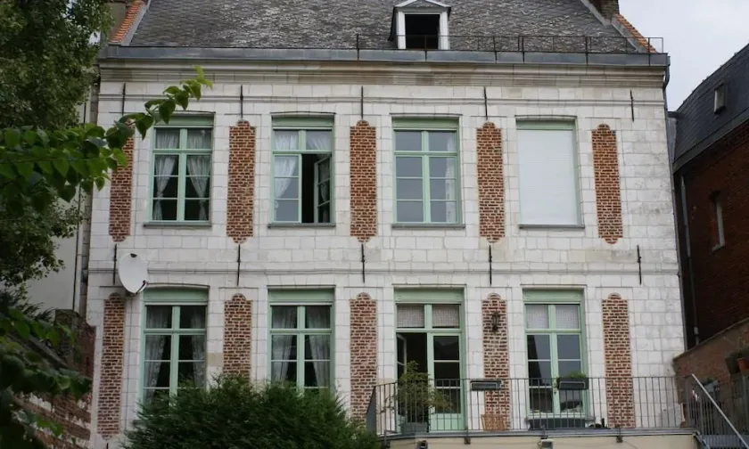 La Cour des Carmes - Image 1