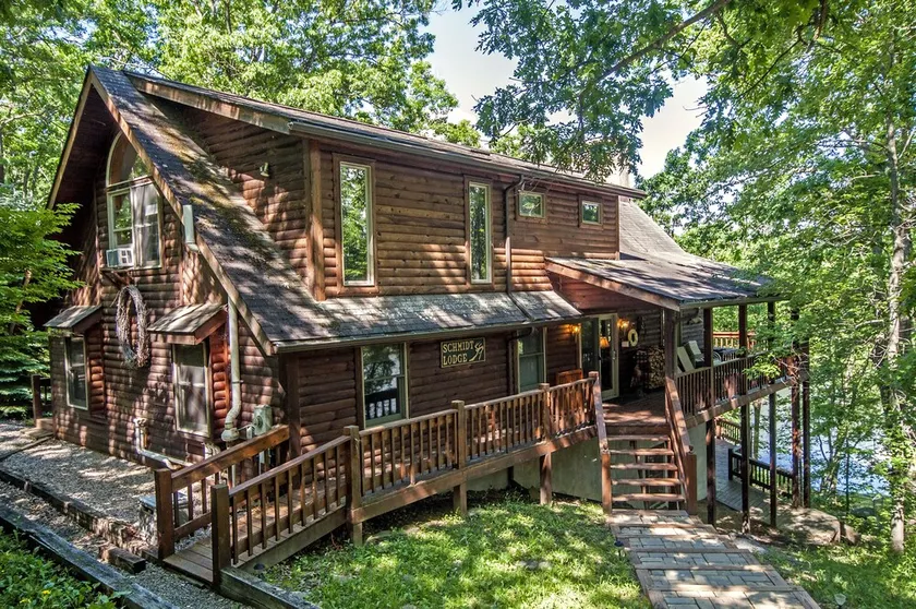 Schmidt Lodge House - Image 1