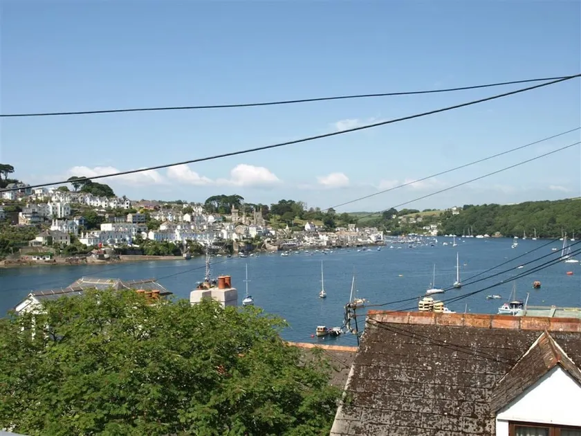 Cozy Holiday Home Near Beach in Polruan Great Britain - Image 1