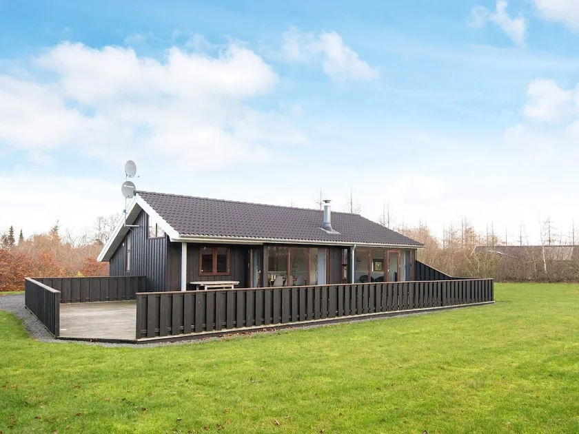 Gorgeous Holiday Home in Glesborg With Sauna - Image 1