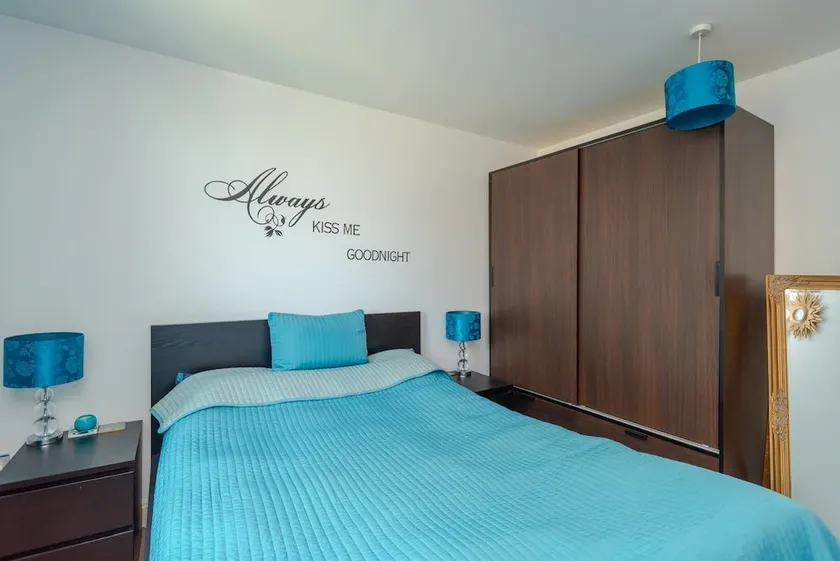 Lovely 1BR Home by River Thames W/balcony 2 Guests - Image 1