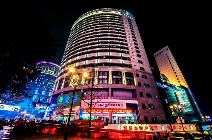 Chongqing World Traders Hotel - Image 1