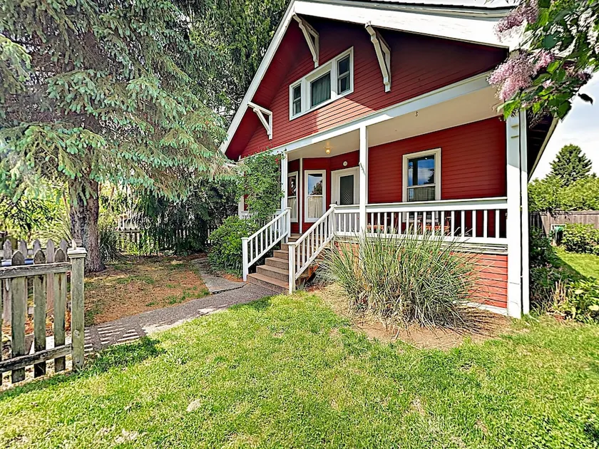 Charming - Blocks To Dining, Shops, Parks 3 Bedroom Home - Image 1