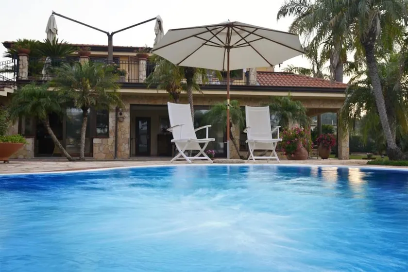 2 bedrooms villa at Lago 400 m away from the beach with shared pool enclosed garden and wifi - Image 1