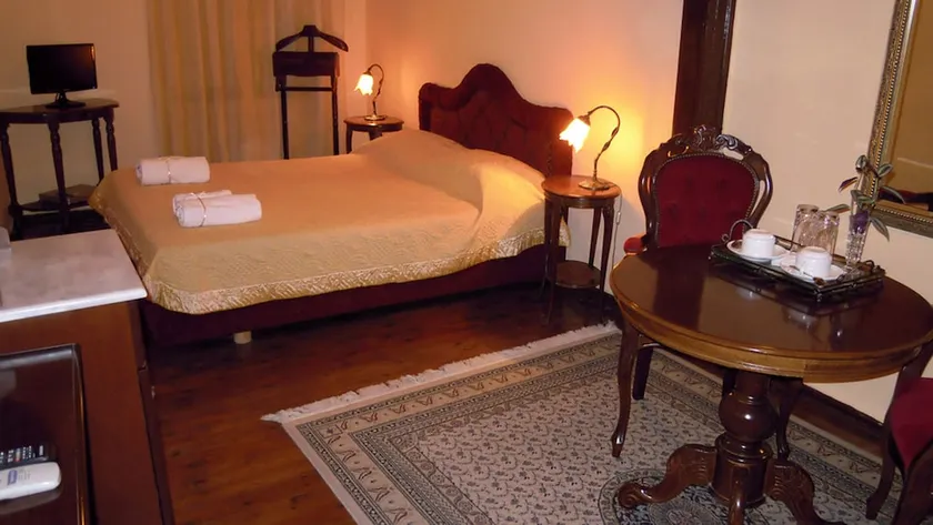 Atheaton Traditional Guesthouse - Image 1