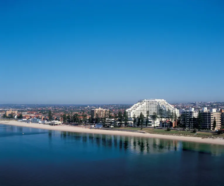 Novotel Sydney Brighton Beach - Image 1
