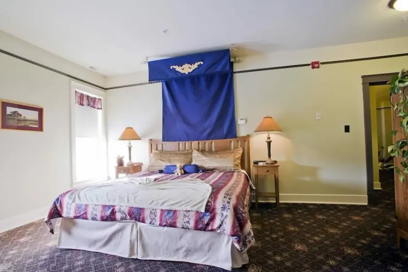 Hotel Selkirk - Image 1