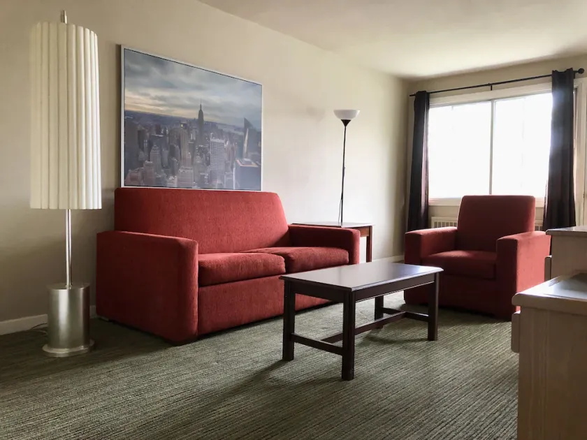 Beausejour Apartments - Image 1