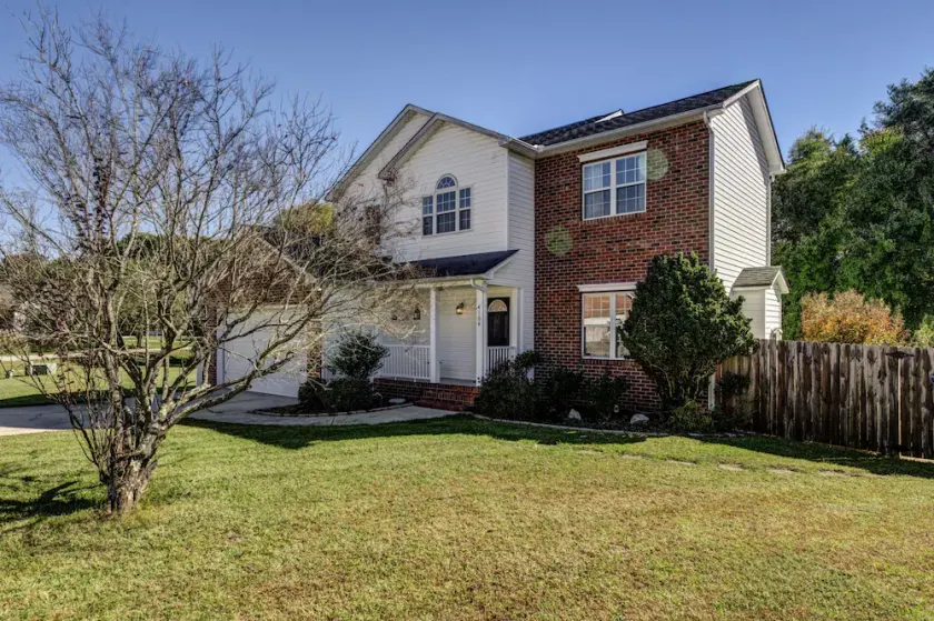 Beautiful 3BR Suburban House - Image 1