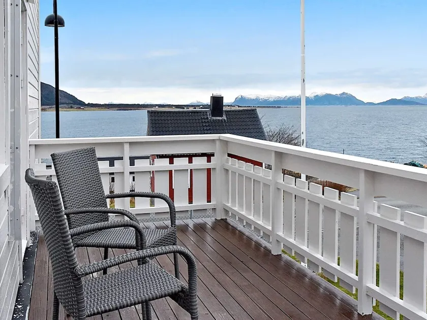 10 Person Holiday Home in Haramsøy - Image 1