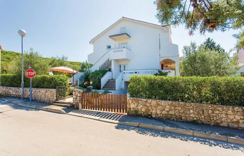 Beautiful Home in Punat With Wifi and 3 Bedrooms - Image 1