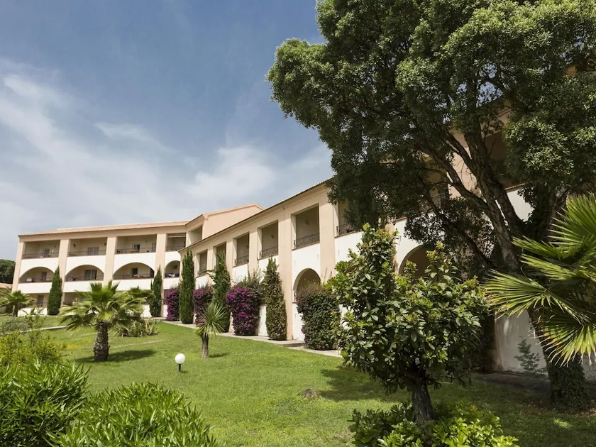 Spacious Apartment With Balcony on the East Coast of Corsica - Image 1