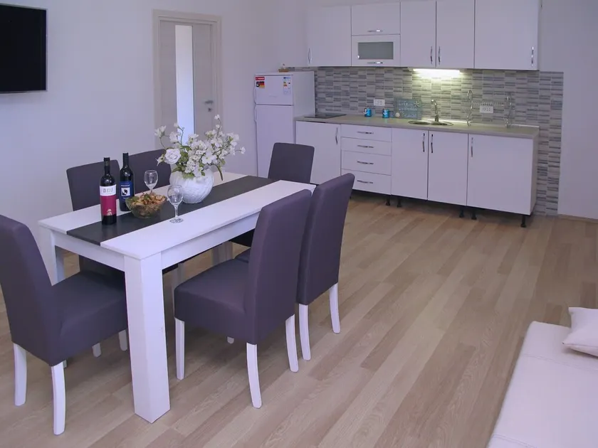 A2 - Modern apt With Balcony, sea View & Parking - Image 1