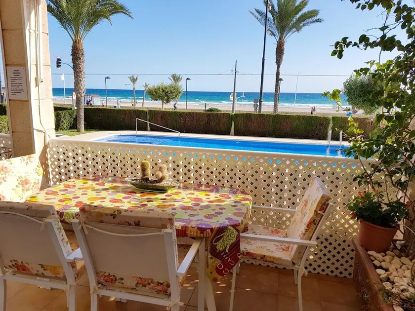 Spacious apartment in El Campello, 120 m², shared pool - Image 1