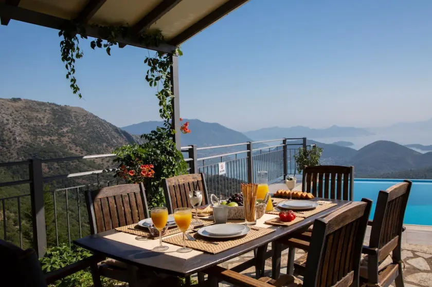 Luxury Villa With Stunning Views in Lefkada - Image 1