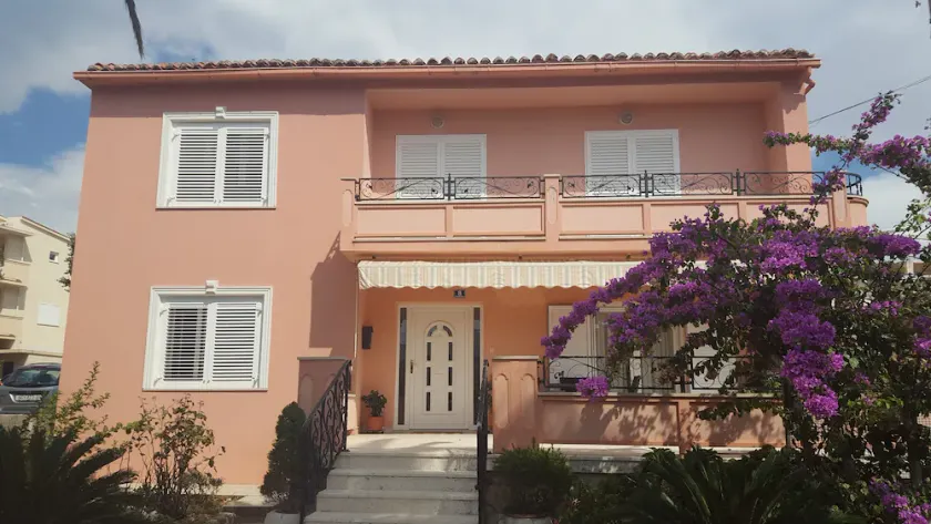 Apartments Cola - Image 1