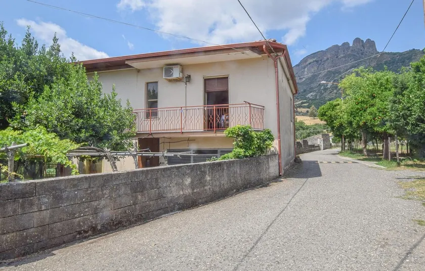 Nice Home in Ciminà With 4 Bedrooms and Wifi - Image 1