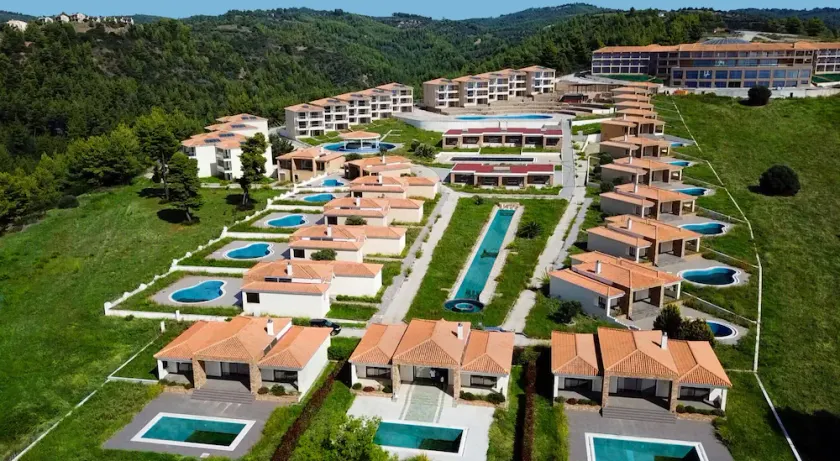 Ajul Luxury Hotel & Spa Resort - Image 1