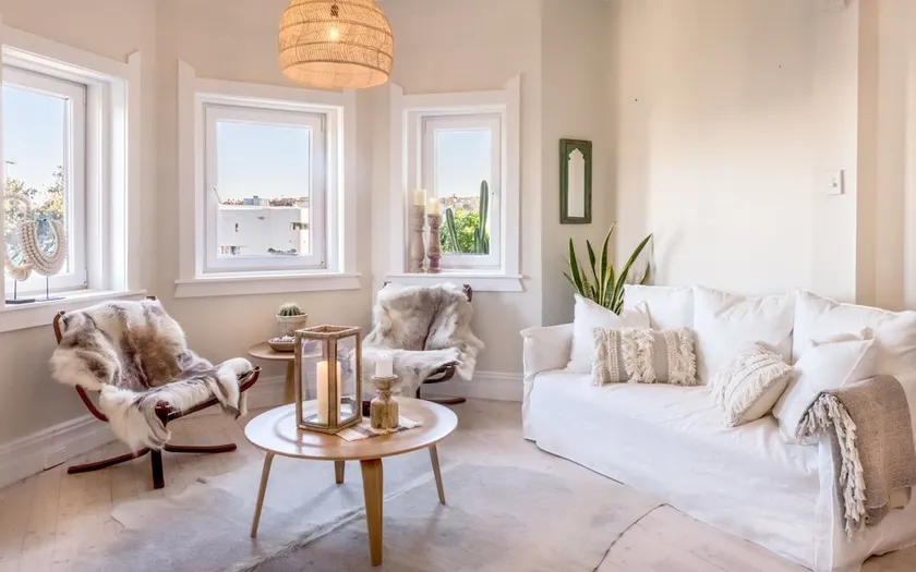 Designer Beachfront Apartment - Image 1