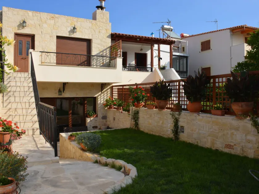Arhontariki Luxury Apartment - Image 1