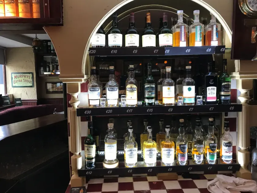McCaul's Bar & Guesthouse - Image 1