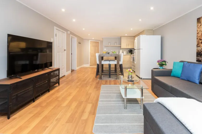 Cozy 1BR Apartment With a King Bed Near Downtown Ottawa - Image 1