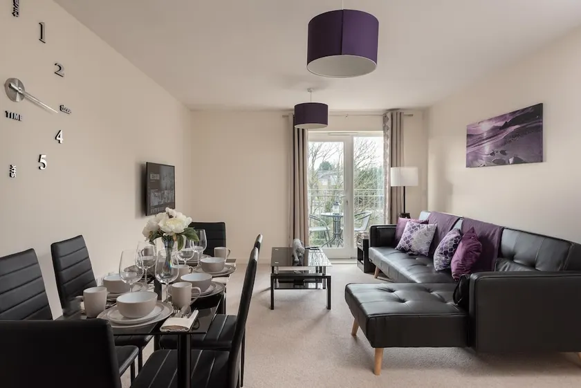 Luxury 2 Bed Flat by the Canal - Image 1