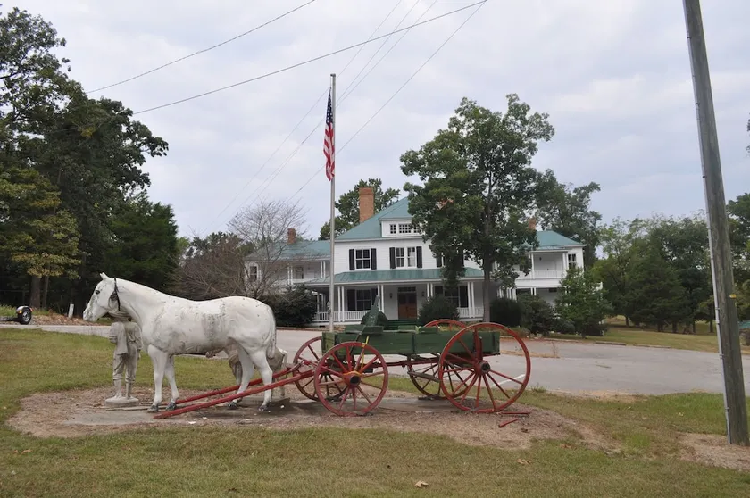 The Ellerbe Springs Inn - Image 1