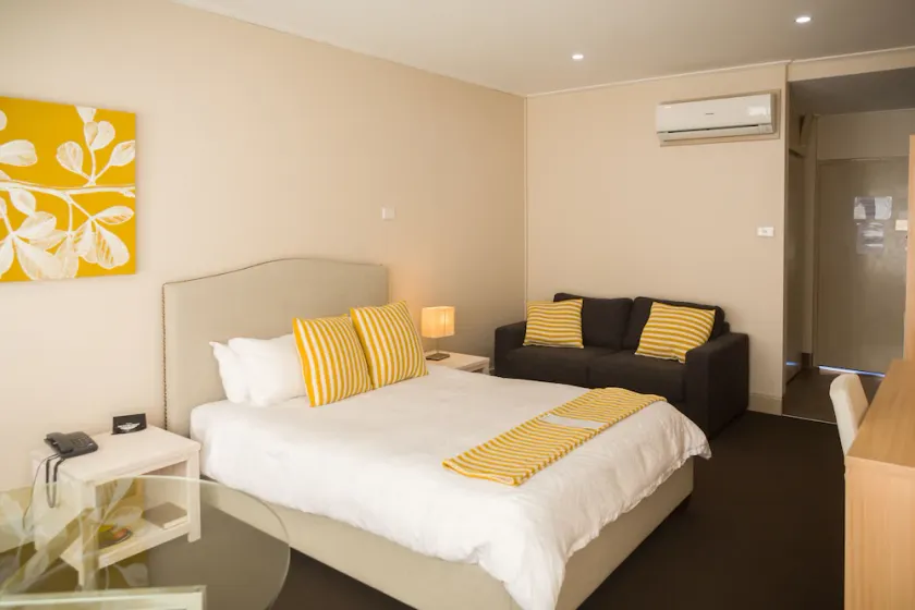 Foreshore Motor Inn - Image 1