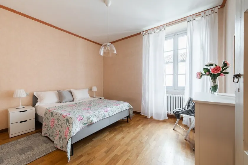 Elisabeth in Villa with Private Parking - Image 1