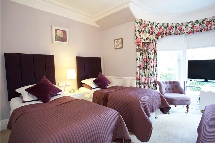 Pitcullen Guest House - Image 1