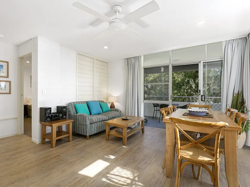 Noosa Heads Beach Getaway - Unit 3 Yaringa, 29 Noosa Drive - Image 1