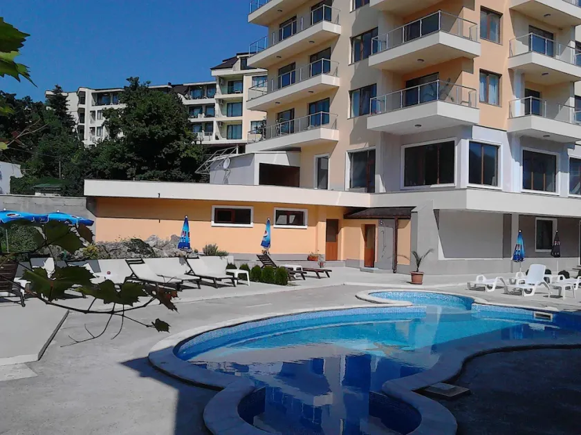 Golden House Apartments - Image 1