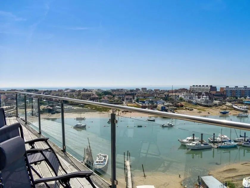 Superior 2 Bedroom Condo With Stunning Sea Views - Image 1