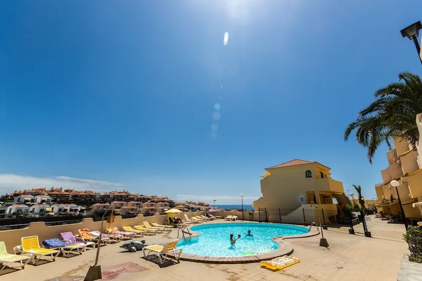 Pool Sun Apartment - Image 1