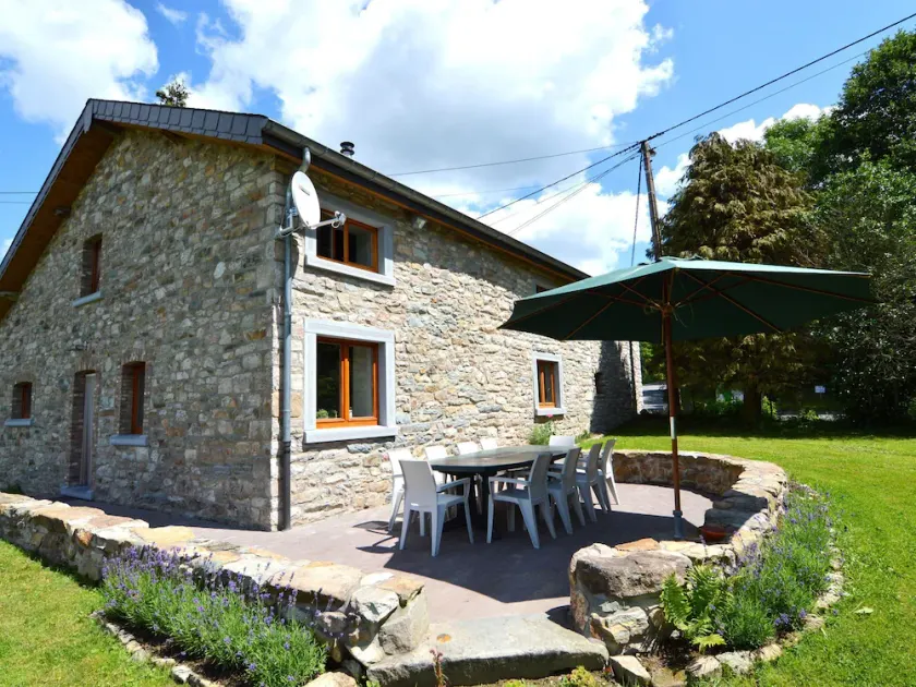 Spacious House With Sunny Garden - Image 1