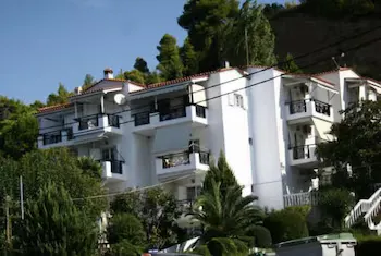 Dennis Hotel - Image 1