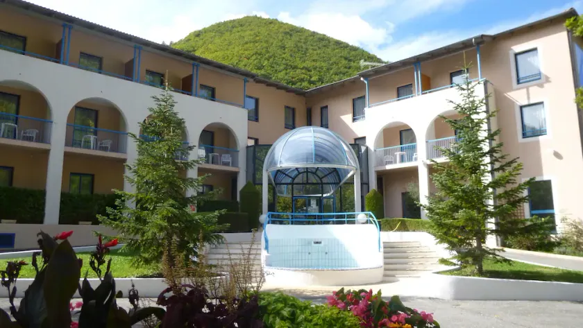 Tonic Hotel - Image 1